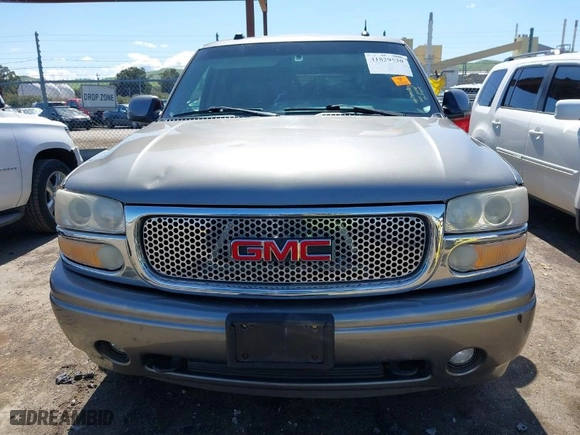 2005 GMC Yukon Denali with VIN 1GKEK63U35J149963, listed as a IAAI auction lot 41829530 with 243,575 mi miles. Bid and sale history available at carsss.com. Image 12.