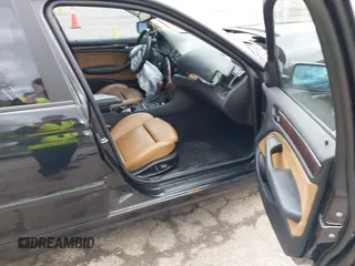 2003 BMW 3 Series 325xi z VIN WBAEU33423PM56083, wystawiony jako IAAI lot #42151823 z przebiegiem 206 881 mil mil oraz . Historia ofert i sprzedaży dostępna na DreamBid. Obrazek 5.