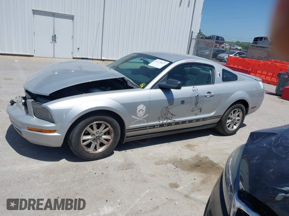 2007 Ford Mustang Deluxe z VIN 1ZVFT80N275244240, wystawiony jako IAAI lot #42279817 z przebiegiem 204 840 mil mil oraz . Historia ofert i sprzedaży dostępna na DreamBid. Obrazek 14.