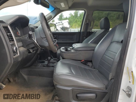 2018 Ram 2500 Tradesman z VIN 3C6TR5HTXJG411392, wystawiony jako Copart lot #65547024 z przebiegiem 136 732 mil mil oraz Szkoda całkowita • Salvage title. Historia ofert i sprzedaży dostępna na DreamBid. Obrazek 7.