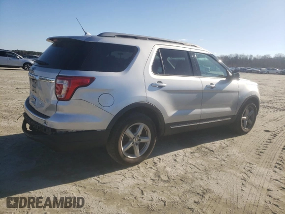 2018 Ford Explorer XLT z VIN 1FM5K7D88JGC25425, wystawiony jako Copart lot #89195105 z przebiegiem 99 890 mil mil oraz Szkoda całkowita • Salvage title. Historia ofert i sprzedaży dostępna na DreamBid. Obrazek 3.