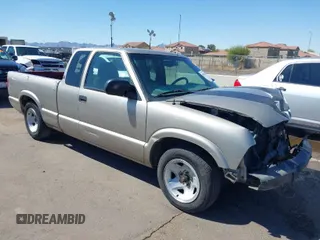 2000 GMC Sonoma SLS with VIN 1GTCS19W5Y8227668, listed as a IAAI auction lot 41834733 with Not Provided miles and . Bid and sale history available at DreamBid. Image 1.