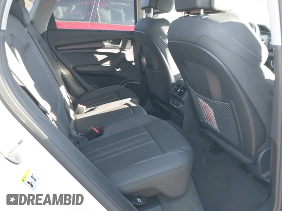 2021 Audi Q5 Prestige with VIN WA1CAAFY2M2096909, listed as a IAAI auction lot 40746125 with 10,025 mi miles. Bid and sale history available at carsss.com. Image 8.