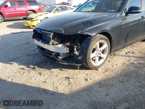 2013 BMW 3 Series 320i xDrive z VIN WBA3C3C54DF982886, wystawiony jako IAAI lot #41907850 z przebiegiem 104 020 mil mil oraz . Historia ofert i sprzedaży dostępna na DreamBid. Obrazek 11.