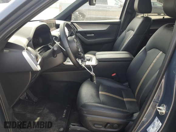 2025 Mazda CX-70 Premium Plus с VIN JM3KJEHA7S1106448, выставлен на аукционе Copart как лот 50820565 с пробегом 14 889 миль миль и Списание • Salvage title. История ставок и продаж доступна на DreamBid. Изображение 7.