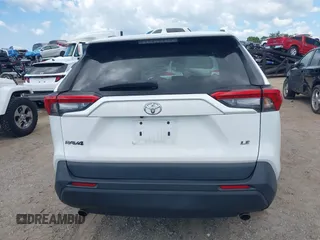 2021 Toyota RAV4 LE z VIN 2T3H1RFV8MW182801, wystawiony jako IAAI lot #42519435 z przebiegiem 44 932 mil mil oraz . Historia ofert i sprzedaży dostępna na DreamBid. Obrazek 16.