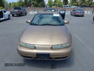 1999 Oldsmobile Alero GL z VIN 1G3NL52T1XC384073, wystawiony jako IAAI lot #42359330 z przebiegiem 177 869 mil mil oraz . Historia ofert i sprzedaży dostępna na DreamBid. Obrazek 12.