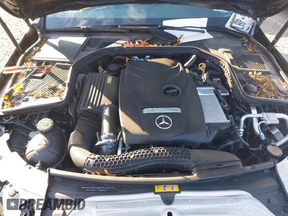2015 Mercedes-Benz C-Class C 300 Luxury with VIN 55SWF4KB1FU063728, listed as a IAAI auction lot 41280726 with 27,010 mi miles. Bid and sale history available at carsss.com. Image 10.