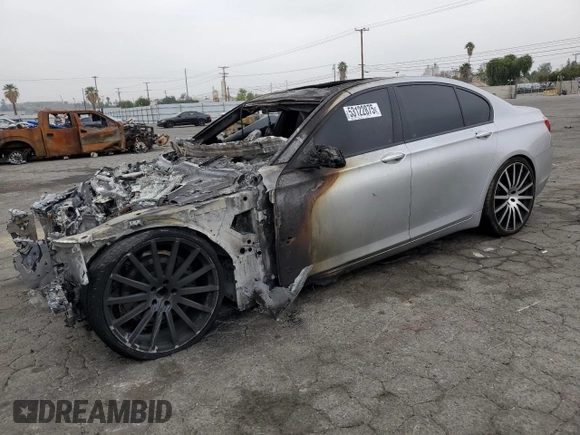 2012 BMW 7 Series 750i z VIN WBAKA8C5XCCY37933, wystawiony jako Copart lot #53122875 z przebiegiem Nie podano mil oraz Nie do naprawy • Non repairable. Historia ofert i sprzedaży dostępna na DreamBid. Obrazek 1.