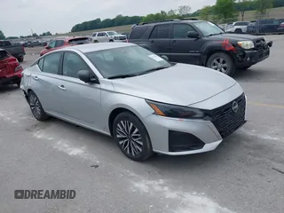 2024 Nissan Altima SV z VIN 1N4BL4DV6RN378844, wystawiony jako IAAI lot #42437015 z przebiegiem 21 383 mil mil oraz . Historia ofert i sprzedaży dostępna na DreamBid. Obrazek 1.