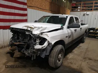 2017 Ram 2500 Tradesman z VIN 3C6UR5HJ2HG636449, wystawiony jako Copart lot #76493804 z przebiegiem 12 560 mil mil oraz Szkoda całkowita • Salvage title. Historia ofert i sprzedaży dostępna na DreamBid. Obrazek 1.