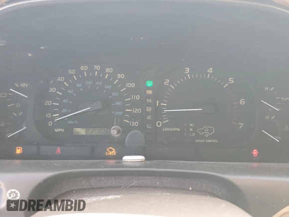 2002 Lexus LX 470 z VIN JTJHT00W623517039, wystawiony jako Copart lot #51458785 z przebiegiem 219 906 mil mil oraz Tytuł czysty. Historia ofert i sprzedaży dostępna na DreamBid. Obrazek 9.