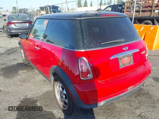 2005 MINI Hardtop with VIN WMWRC33455TJ66323, listed as a IAAI auction lot 41868311 with 122,398 mi miles and . Bid and sale history available at DreamBid. Image 3.