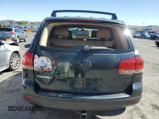 2005 Volkswagen Touareg z VIN WVGBG77L25D010568, wystawiony jako Copart lot #57268755 z przebiegiem 229 928 mil mil oraz Szkoda całkowita • Salvage title. Historia ofert i sprzedaży dostępna na DreamBid. Obrazek 6.