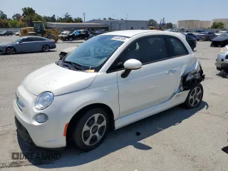 2013 FIAT 500e с VIN 3C3CFFGE3DT684345, выставлен на аукционе Copart как лот 64404195 с пробегом 10 685 миль миль и Списание • Salvage title. История ставок и продаж доступна на DreamBid. Изображение 1.