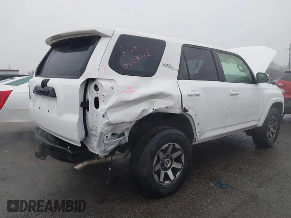 2024 Toyota 4Runner TRD Off Road z VIN JTERU5JR5R6267713, wystawiony jako IAAI lot #41096138 z przebiegiem 2 925 mil mil oraz . Historia ofert i sprzedaży dostępna na DreamBid. Obrazek 6.