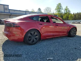 2022 Tesla Model S z VIN 5YJSA1E52NF493799, wystawiony jako Copart lot #53256075 z przebiegiem 34 479 mil mil oraz Szkoda całkowita • Salvage title. Historia ofert i sprzedaży dostępna na DreamBid. Obrazek 3.