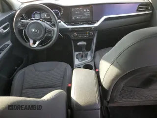 2020 Kia Niro LXS with VIN KNDCB3LC2L5361638, listed as a Copart auction lot 83003044 with 77,944 mi miles and Salvage Title. Bid and sale history available at carsss.com. Image 8.