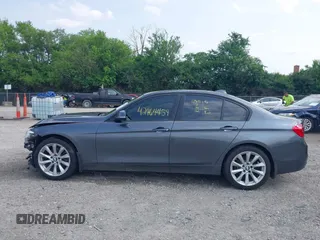 2018 BMW 3 Series 320i xDrive z VIN WBA8A3C55JA358857, wystawiony jako IAAI lot #42464459 z przebiegiem 72 068 mil mil oraz . Historia ofert i sprzedaży dostępna na DreamBid. Obrazek 15.