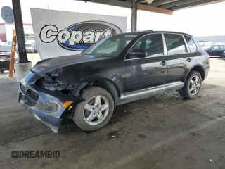 2004 Porsche Cayenne z VIN WP1AA29P94LA21185, wystawiony jako Copart lot #60576755 z przebiegiem 167 428 mil mil oraz Czysty tytuł • Clean title. Historia ofert i sprzedaży dostępna na DreamBid. Obrazek 1.