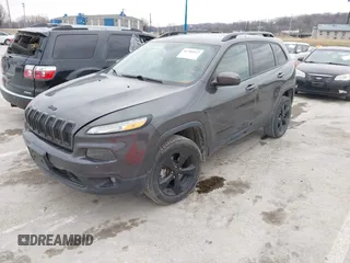 2016 Jeep Cherokee Latitude z VIN 1C4PJMCB9GW152673, wystawiony jako IAAI lot #41704412 z przebiegiem 140 559 mil mil oraz . Historia ofert i sprzedaży dostępna na DreamBid. Obrazek 17.