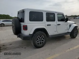 2024 Jeep Wrangler Sahara z VIN 1C4PJXEG8RW264328, wystawiony jako Copart lot #57106615 z przebiegiem 14 890 mil mil oraz Szkoda całkowita • Salvage title. Historia ofert i sprzedaży dostępna na DreamBid. Obrazek 3.