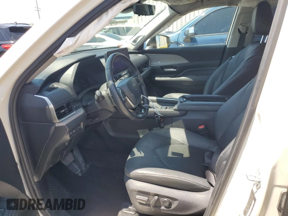 2024 Toyota Highlander XLE with VIN 5TDAAAB53RS028837, listed as a Copart auction lot 52251485 with 31,040 mi miles and Salvage title. Bid and sale history available at DreamBid. Image 7.