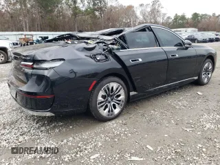 2023 BMW i7 xDrive60 z VIN WBY53EJ01PCM98516, wystawiony jako Copart lot #85778524 z przebiegiem 397 mil mil oraz Szkody całkowita. Historia ofert i sprzedaży dostępna na DreamBid. Obrazek 3.