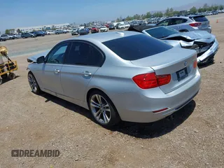 2014 BMW 3 Series 328i z VIN WBA3C1C54EK113086, wystawiony jako IAAI lot #42339836 z przebiegiem 68 259 mil mil oraz . Historia ofert i sprzedaży dostępna na DreamBid. Obrazek 3.