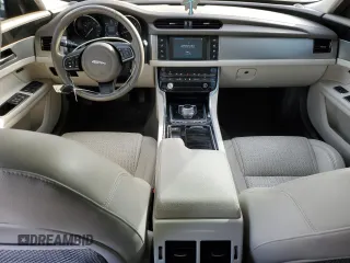 2016 Jaguar XF 35t Prestige z VIN SAJBK4BV2GCY18133, wystawiony jako Copart lot #46502435 z przebiegiem 149 635 mil mil oraz Czysty tytuł • Clean title. Historia ofert i sprzedaży dostępna na DreamBid. Obrazek 8.