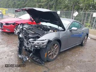 2024 Ford Mustang EcoBoost с VIN 1FA6P8TH3R5138045, выставлен на аукционе IAAI как лот 42385957 с пробегом 1 708 миль миль и . История ставок и продаж доступна на DreamBid. Изображение 17.
