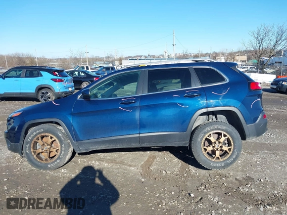 2018 Jeep Cherokee Latitude Plus with VIN 1C4PJMLX2JD545901, listed as a IAAI auction lot 41772981 with Not Provided miles. Bid and sale history available at carsss.com. Image 15.