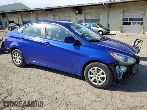 2012 Hyundai Accent GLS z VIN KMHCT4AE6CU183208, wystawiony jako Copart lot #51805365 z przebiegiem 118 061 mil mil oraz Szkody całkowita. Historia ofert i sprzedaży dostępna na DreamBid. Obrazek 4.