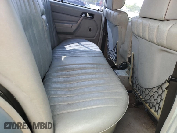 1986 Mercedes-Benz 190 E z VIN WDBDA24D4GF155793, wystawiony jako Copart lot #68599054 z przebiegiem 193 233 mil mil oraz Tytuł czysty. Historia ofert i sprzedaży dostępna na DreamBid. Obrazek 10.