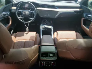 2024 Audi Q8 e-tron z VIN WA16AAGE9RB020144, wystawiony jako Copart lot #57145455 z przebiegiem 23 799 mil mil oraz Szkoda całkowita • Salvage title. Historia ofert i sprzedaży dostępna na DreamBid. Obrazek 8.