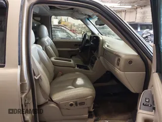 2006 GMC Yukon XL SLT z VIN 1GKFK16Z26J130403, wystawiony jako IAAI lot #42284835 z przebiegiem 228 923 mil mil oraz . Historia ofert i sprzedaży dostępna na DreamBid. Obrazek 5.