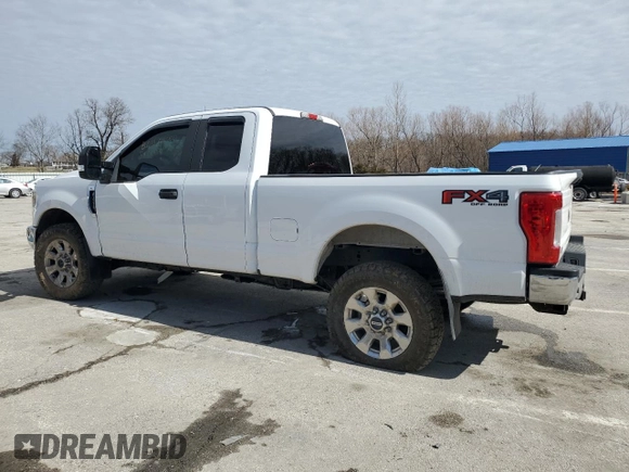 2019 Ford F-250 XL with VIN 1FT7X2B62KEF23095, listed as a Copart auction lot 47957665 with 165,939 mi miles and Salvage Title. Bid and sale history available at DreamBid. Image 2.