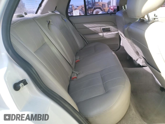 2011 Ford Crown Victoria LX z VIN 2FABP7EV1BX147343, wystawiony jako Copart lot #84844144 z przebiegiem 139 638 mil mil oraz Czysty tytuł • Clean title. Historia ofert i sprzedaży dostępna na DreamBid. Obrazek 10.