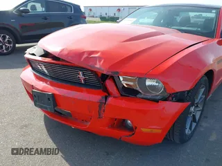 2011 Ford Mustang V6 z VIN 1ZVBP8AM3B5101427, wystawiony jako IAAI lot #42213912 z przebiegiem 146 591 mil mil oraz . Historia ofert i sprzedaży dostępna na DreamBid. Obrazek 6.