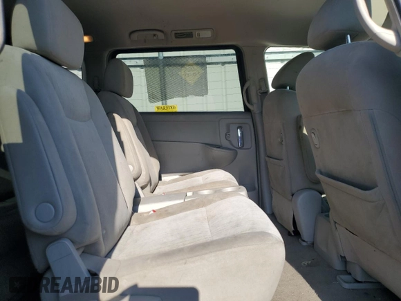 2015 Nissan Quest SV z VIN JN8AE2KP8F9127941, wystawiony jako Copart lot #61378405 z przebiegiem 184 944 mil mil oraz Czysty tytuł • Clean title. Historia ofert i sprzedaży dostępna na DreamBid. Obrazek 11.