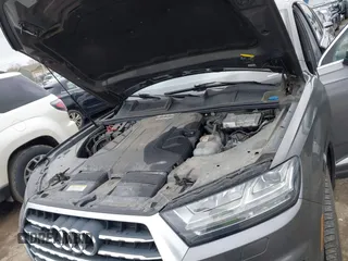 2018 Audi Q7 Premium Plus z VIN WA1LAAF76JD039992, wystawiony jako IAAI lot #41880935 z przebiegiem 74 095 mil mil oraz . Historia ofert i sprzedaży dostępna na DreamBid. Obrazek 10.