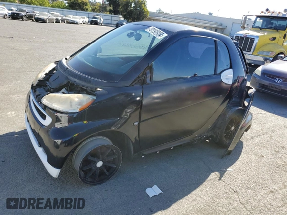 2009 Smart fortwo Pure z VIN WMEEJ31X49K253051, wystawiony jako Copart lot #70193934 z przebiegiem Nie podano mil oraz Szkody całkowita. Historia ofert i sprzedaży dostępna na DreamBid. Obrazek 1.