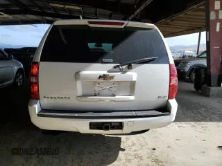 2010 Chevrolet Suburban LS z VIN 1GNUKHE37AR172317, wystawiony jako Copart lot #58264205 z przebiegiem 171 390 mil mil oraz Czysty tytuł • Clean title. Historia ofert i sprzedaży dostępna na DreamBid. Obrazek 6.