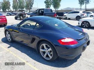 2007 Porsche 718 Cayman z VIN WP0AA29837U762585, wystawiony jako IAAI lot #42201028 z przebiegiem 58 563 mil mil oraz . Historia ofert i sprzedaży dostępna na DreamBid. Obrazek 3.