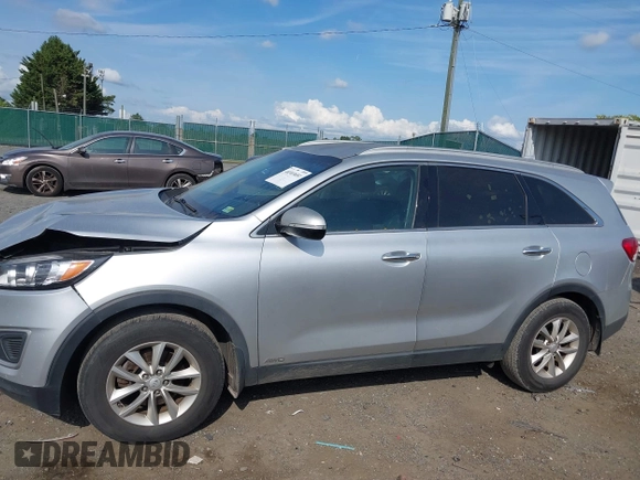 2018 Kia Sorento LX with VIN 5XYPGDA3XJG427112, listed as a IAAI auction lot 40303681 with 170,443 mi miles. Bid and sale history available at carsss.com. Image 14.