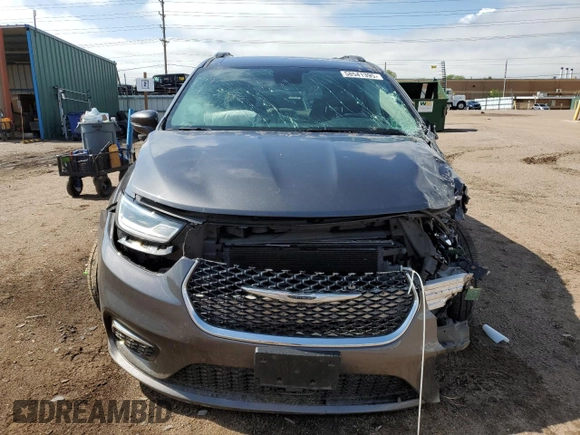 2022 Chrysler Pacifica Touring L with VIN 2C4RC1BG8NR158629, listed as a Copart auction lot 58541395 with 76,544 mi miles and Salvage title. Bid and sale history available at DreamBid. Image 5.