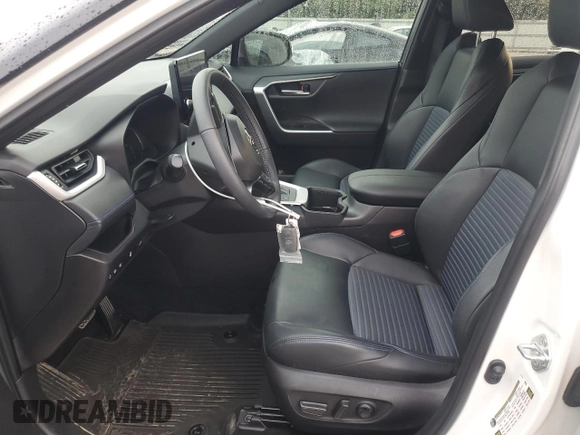 2024 Toyota RAV4 Hybrid XSE z VIN 2T3E6RFV5RW053717, wystawiony jako Copart lot #63863505 z przebiegiem 14 665 mil mil oraz Szkoda całkowita • Salvage title. Historia ofert i sprzedaży dostępna na DreamBid. Obrazek 7.