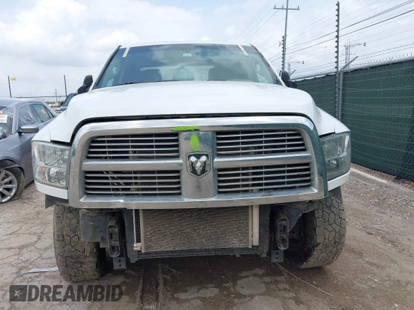 2012 Ram 2500 ST z VIN 3C6UD5HL6CG335854, wystawiony jako IAAI lot #42102244 z przebiegiem 187 838 mil mil oraz . Historia ofert i sprzedaży dostępna na DreamBid. Obrazek 12.