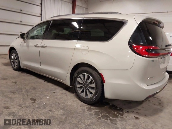 2021 Chrysler Pacifica Touring L with VIN 2C4RC1BG7MR531772, listed as a IAAI auction lot 41834392 with 156,123 mi miles and . Bid and sale history available at DreamBid. Image 3.