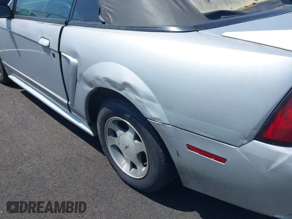2000 Ford Mustang with VIN 1FAFP4444YF187140, listed as a IAAI auction lot 42002117 with 1 mi miles. Bid and sale history available at carsss.com. Image 6.